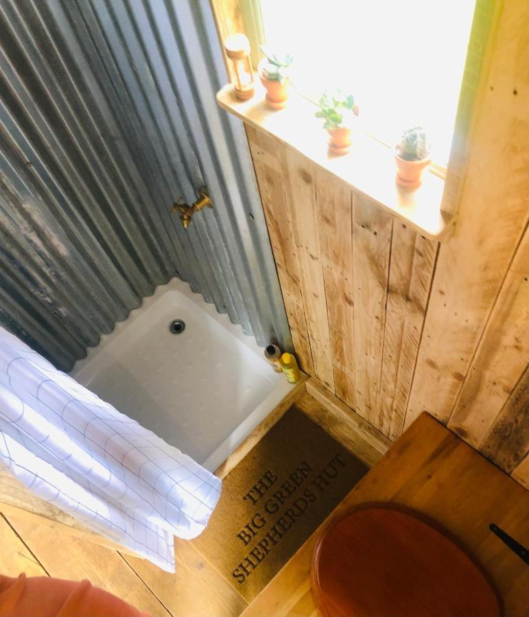 The Big Green Shepherds Hut تشارلوود المظهر الخارجي الصورة