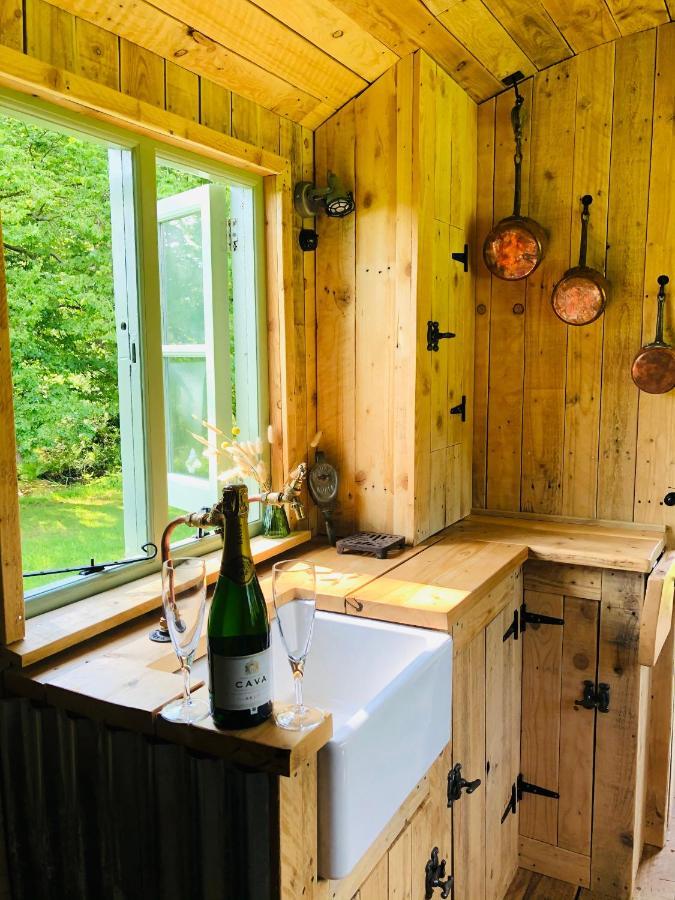 The Big Green Shepherds Hut تشارلوود المظهر الخارجي الصورة
